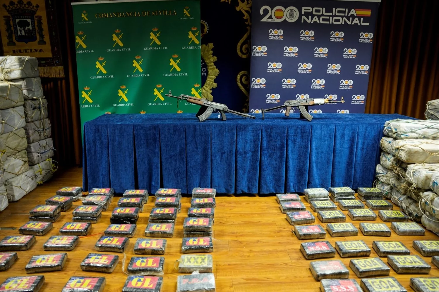EuropaPress_6459499_imagenes_droga_incautada_atencion_medios_comunicacion_policia_ofrece Las incautaciones de droga por parte de la Guardia Civil son muy comunes. GUARDIA CIVIL