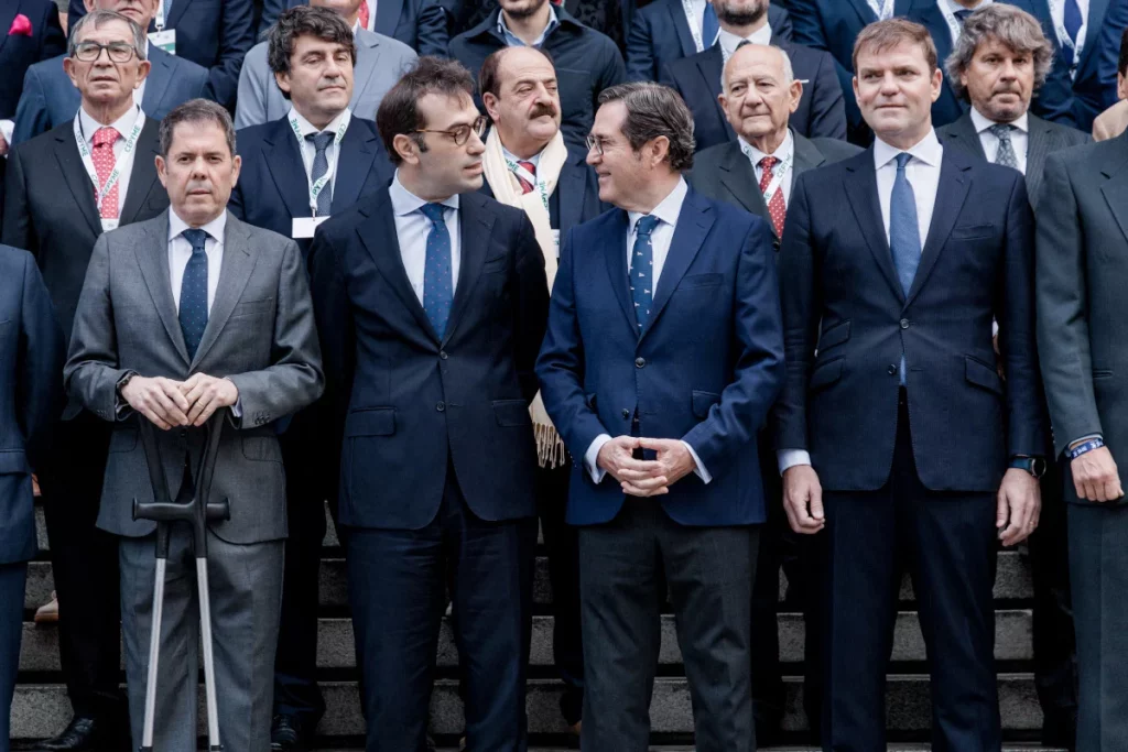 El empresariado catalán espera impaciente su botín en la «guerra» en Cepyme 2 Moncloa Carlos Cuerpo, ministro de Economía, junto a Gerardo Cuerva, presidente de Cepyme, y Antonio Garamendi, presidente de CEOE | Fuente: Agencias