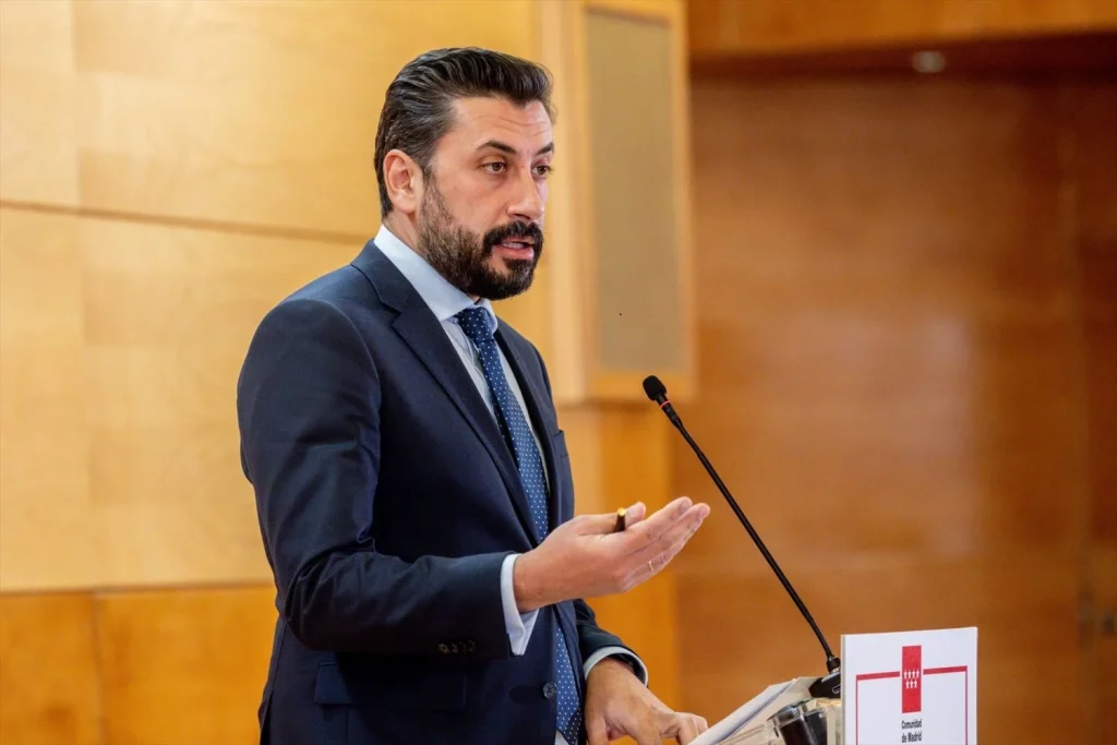 Ayuso se enzarza con toda la oposición en el último pleno de la Asamblea de Madrid 2 Moncloa El portavoz del PP en la Asamblea de Madrid, Carlos Díaz-Pache, durante una rueda de prensa (Fuente: Agencias).