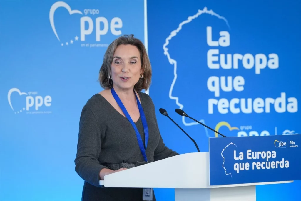 Gamarra exige a Sánchez "toda la verdad" en el Senado sobre la "corrupción sistémica" en el PSOE 1 Moncloa La secretaria general del PP, Cuca Gamarra, interviene durante la clausura de la tercera escuela Gregorio Ordóñez, en Tabakalera, a 1 de febrero de 2025, en San Sebastián, Guipúzcoa, País Vasco (Fuente: Agencias)