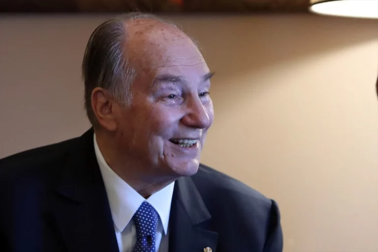 Muere a los 88 años el líder espiritual de los musulmanes ismaelitas y filántropo Aga Khan