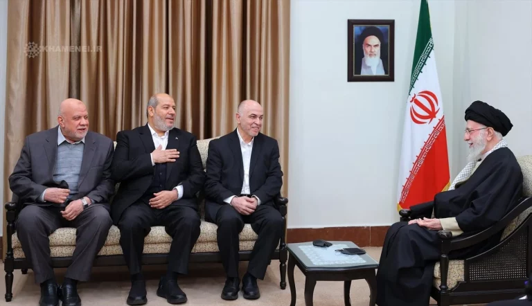 Jamenei aplaude ante los dirigentes de Hamás el alto el fuego en Gaza como «una victoria» palestina