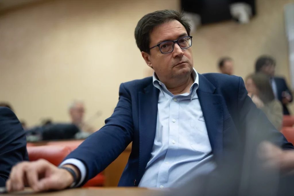 Óscar López, ministro de Transformación Digital pone el PSM a los pies de Pedro Sánchez | Fuente: Agencias
