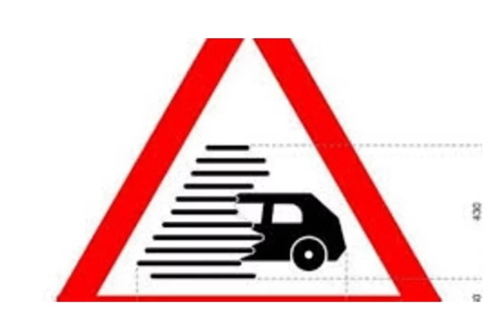 La DGT lo deja claro: abrochar los cinturones vacíos puede salvarte la vida 2 Moncloa Alerta invierno: otro aviso de la DGT para esta temporada