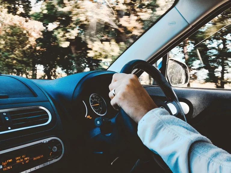 Cómo averiguar cuál es el renting de coches más barato: guía completa