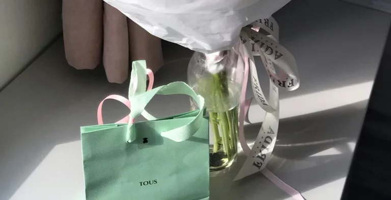 Triunfa este San Valentin regalando estos pendientes de oro de Tous