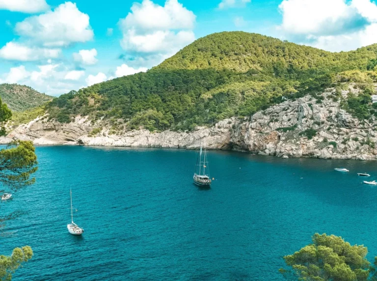 3 playas paradisíacas en Ibiza que no te puedes perder