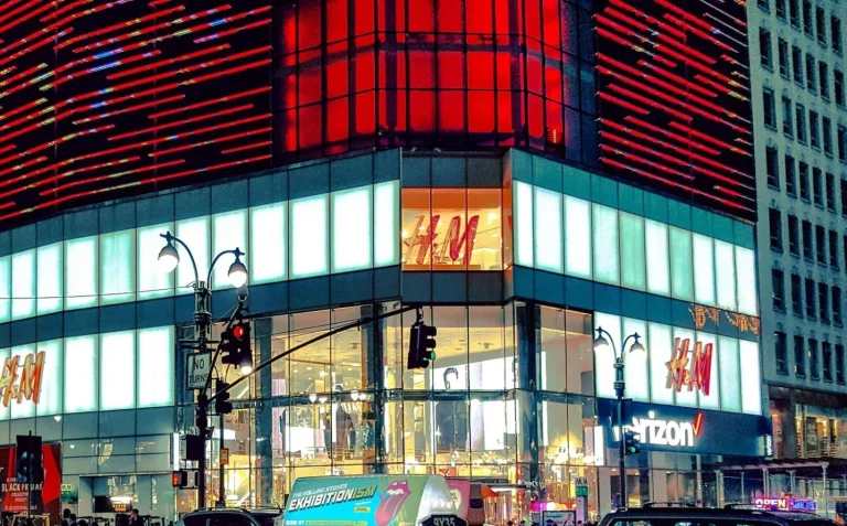 H&M y su nueva colección de vestidos estampados para primavera