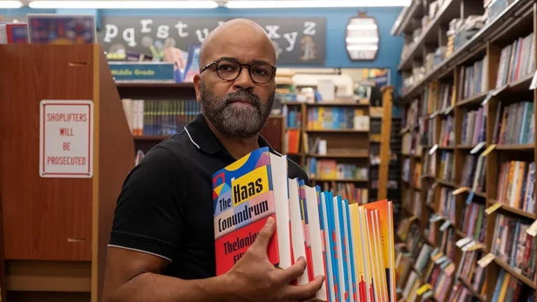 Prime Video presenta la película ganadora al Óscar que satiriza el negocio literario