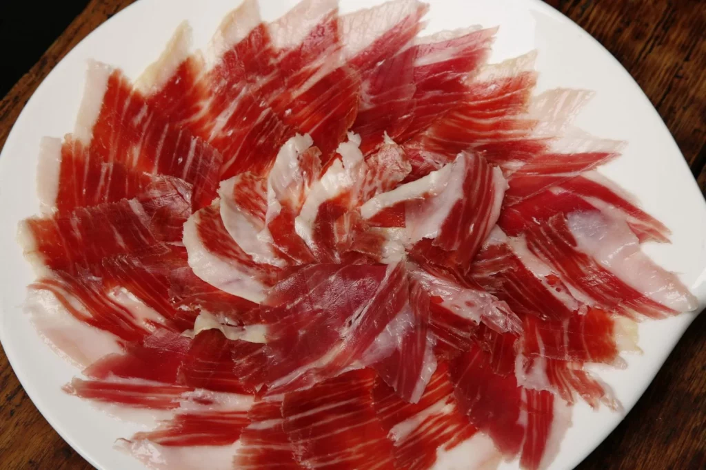 Uno es más sano que el otro, el veredicto de los expertos sobre el jamón ibérico o serrano 4 Moncloa OPINIONES EXPERTAS Y CONSEJOS PRÁCTICOS PARA CONSUMIDORES