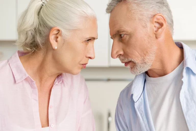 El divorcio gris gana terreno en España y redefine la madurez