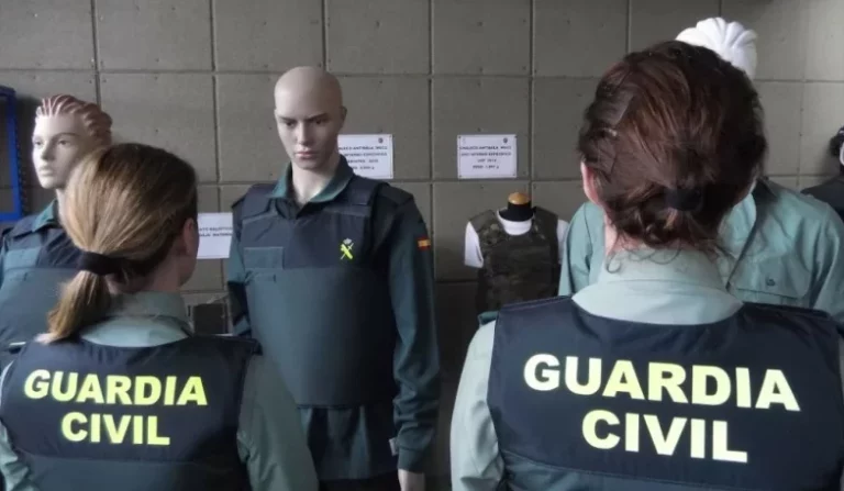 La Guardia Civil avisa: este disfraz en Carnaval puede salirte muy caro