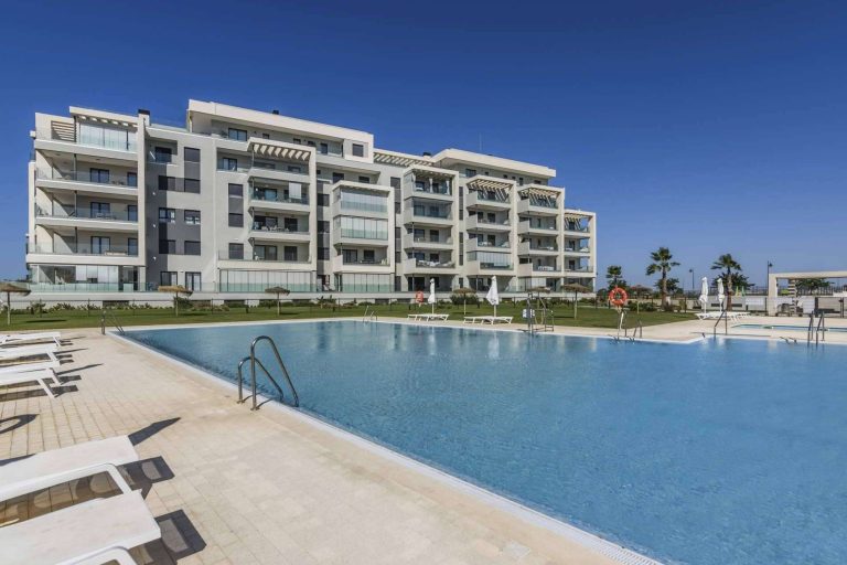 Inversión y alquiler turístico; Solmares lidera el mercado inmobiliario en Isla Canela y Punta del Moral