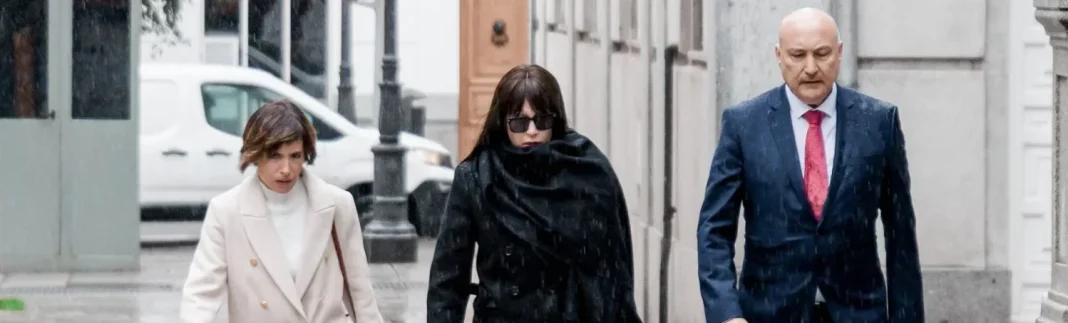 jessica en medio Jesica Rodríguez, en el medio, ex pareja de Ábalos. AGENCIAS