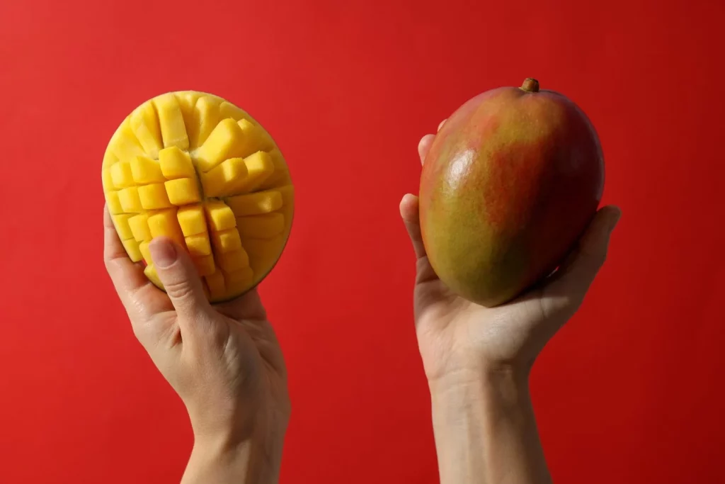 No todas las frutas son buenas: estas no tienen ningún beneficio y las consumes todos los días 16 Moncloa MANGO CULTIVADO INDUSTRIALMENTE: CALORÍAS VACÍAS