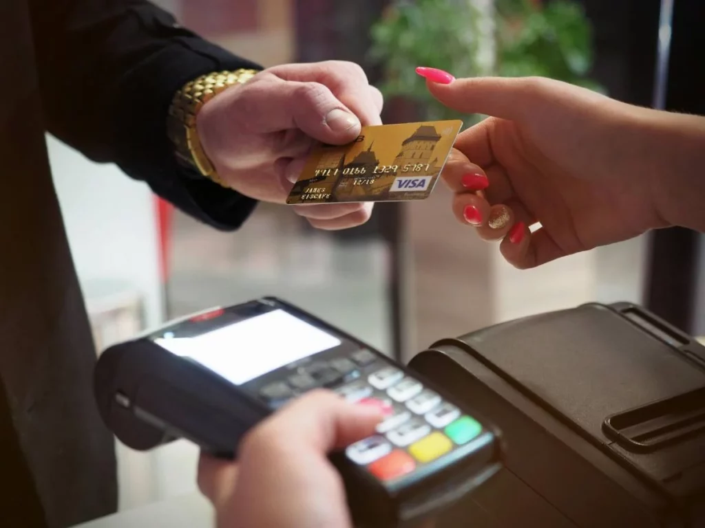 Cuál es el curioso método de estafa del sistema contactless