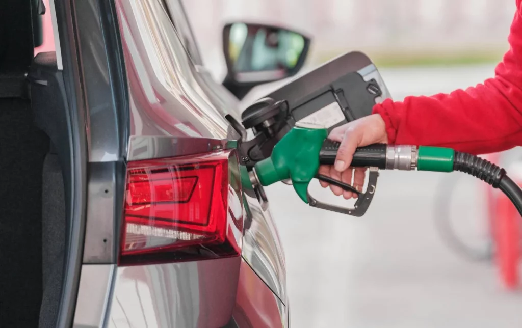 Cómo es el consumo de combustible en marcha automática y manual 