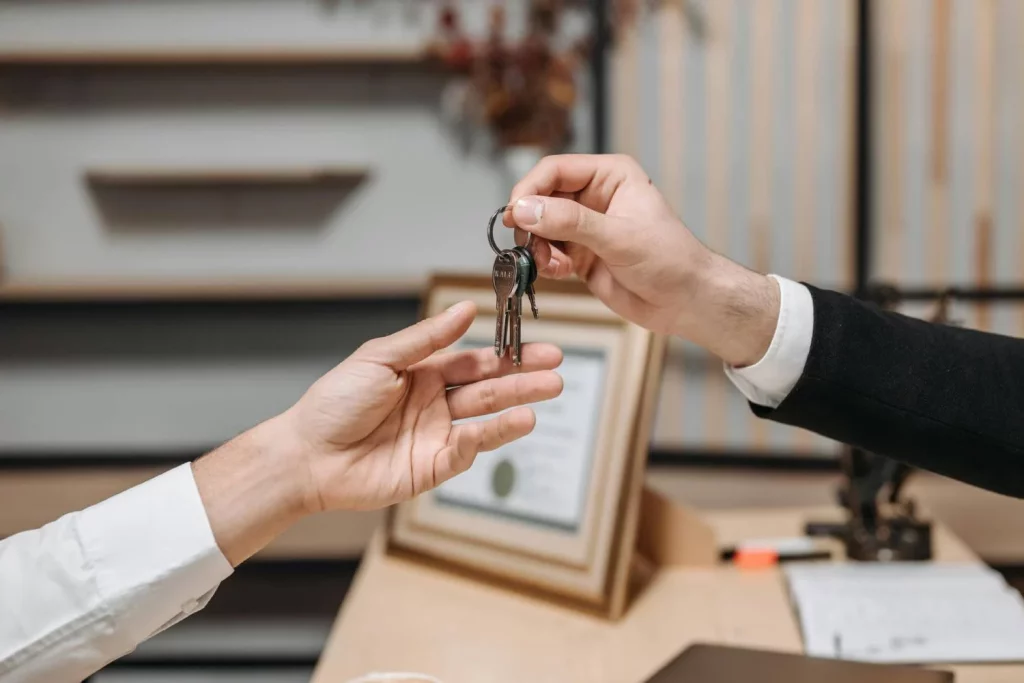 Esta es la cerradura que la Policía Nacional recomienda contra okupas 12 Moncloa Otra preocupación de la Policía Nacional: las casas en venta por TikTok