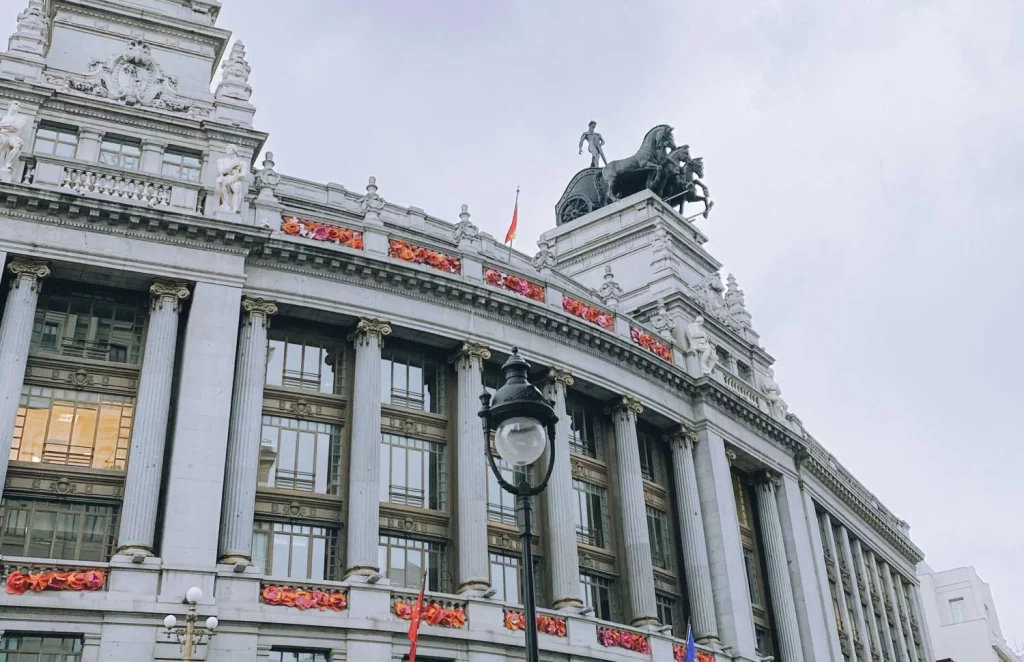 Qué ver en la calle más extensa de Madrid, con más de diez kilómetros de encanto urbano 24 Moncloa Un fenómeno arquitectónico y religioso en Madrid