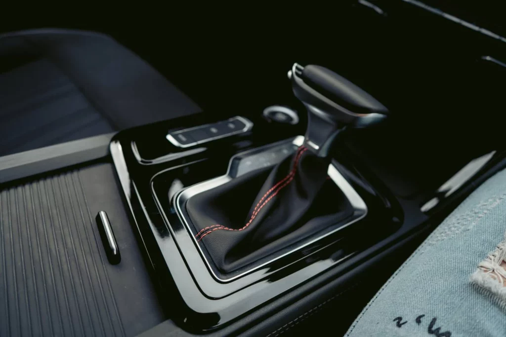 La transmisión manual sigue en tendencia: estas son las desventajas de la automática 
