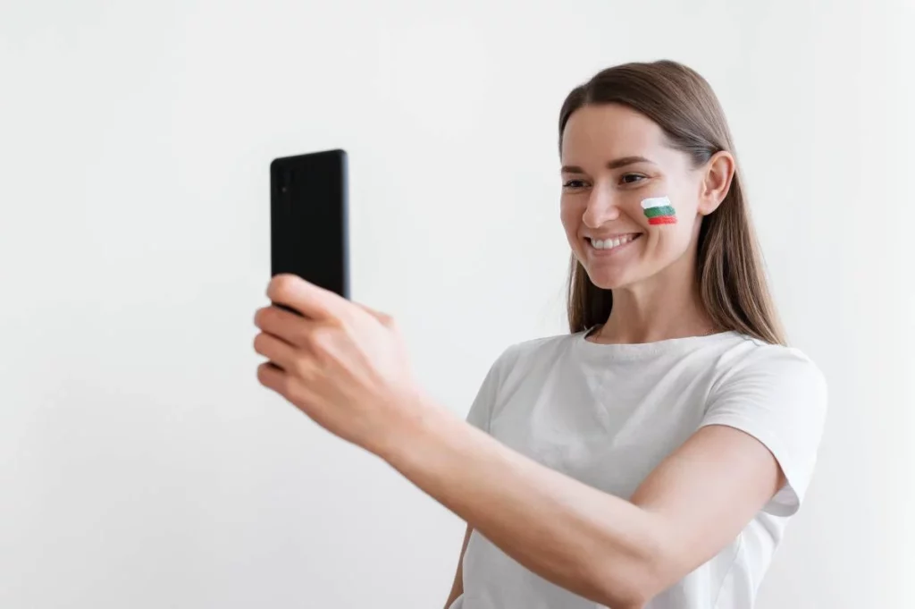 El truco definitivo para ser invisible en WhatsApp y cotillear sin dejar rastro 23 Moncloa Más herramientas de WhatsApp para este 2025