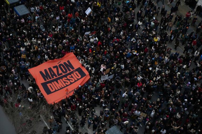 Una nueva manifestación exige la «inexcusable» dimisión de Mazón cuatro meses después de la dana: «Es una burla»