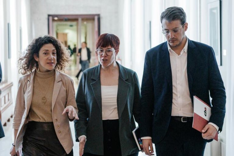La ley migratoria de PSOE-Junts vuelve a medir la cohesión de Sumar, que ya se tensionó con la financiación de Cataluña