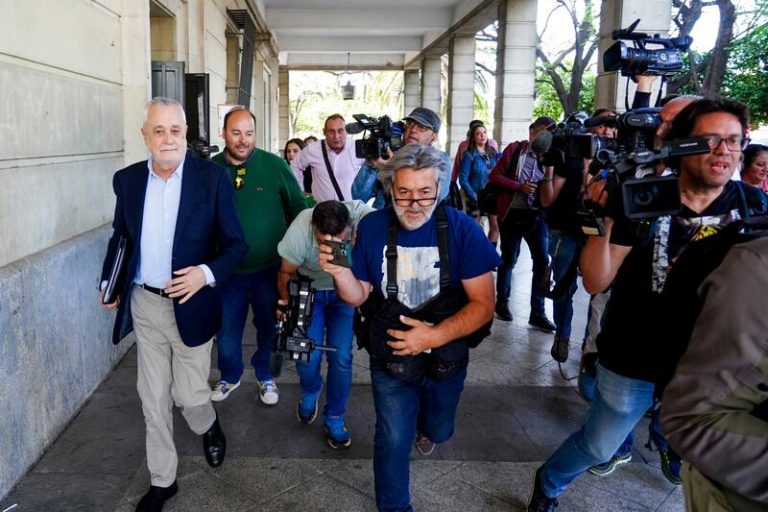 La Audiencia de Sevilla pide al TC que justifique la finalidad de su solicitud sobre los ERE