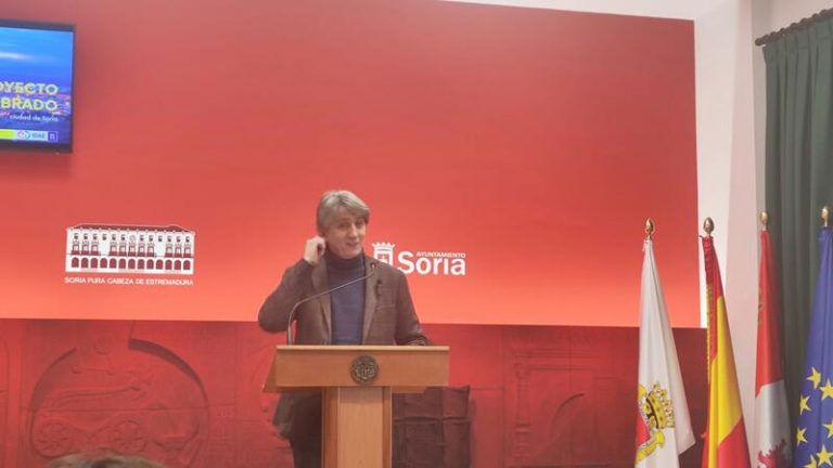 El líder del PSOE CyL clama venganza por las críticas de los procuradores socialistas