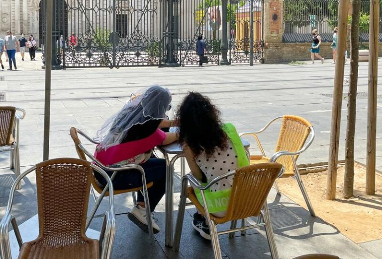 Sumar pide en el Congreso reformar la ley de seguridad ciudadana para impedir el «alquiler de enanos» en despedidas