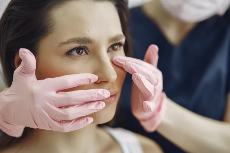 Así es la rinoplastia étnica, la operación de moda entre las celebrities