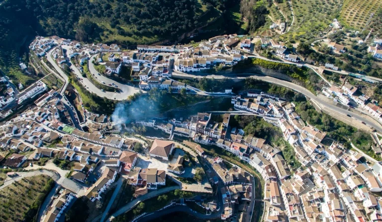 Portugal ha encontrado su lugar favorito en Andalucía y es un pueblo sumido en la oscuridad
