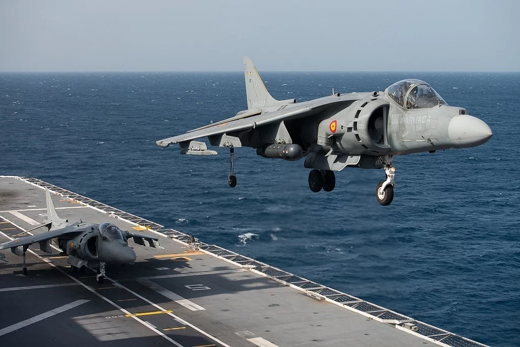La solución "cutre" de Defensa de alargar la vida de los Harrier con piezas de segunda mano 2 Moncloa Avión Harrier (Fuente: Agencia)