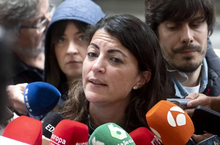 Macarena Olona vuelve a sufrir un escrache en la Universidad de Granada tres años después
