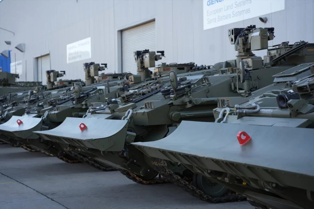 Demostración dinámica de los primeros Vehículos de Combate de Zapadores (VCZAP) “Castor” y Vehículos de Combate de Ruedas (VCR) 8x8 (Fuente: Agencias)