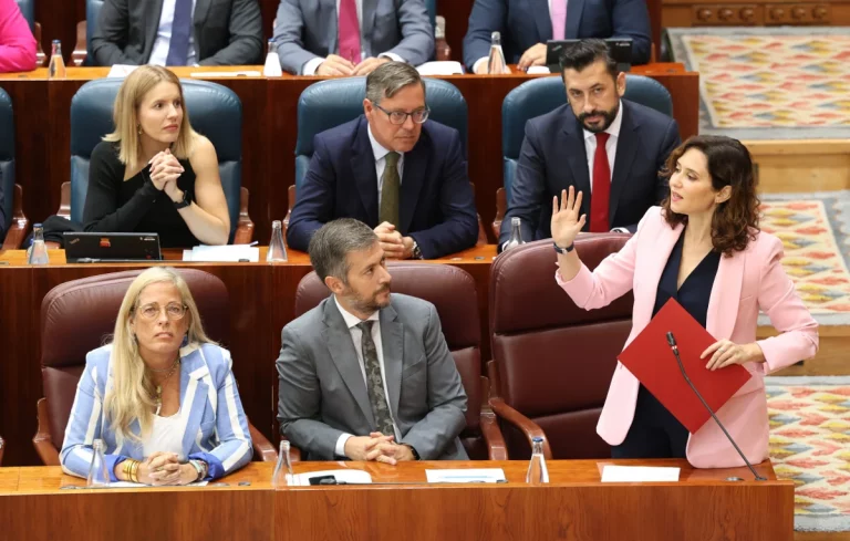 Ayuso y Díaz-Pache hunden al PSOE: «El dinero para lo importante: Sanidad, Educación y prostitución»