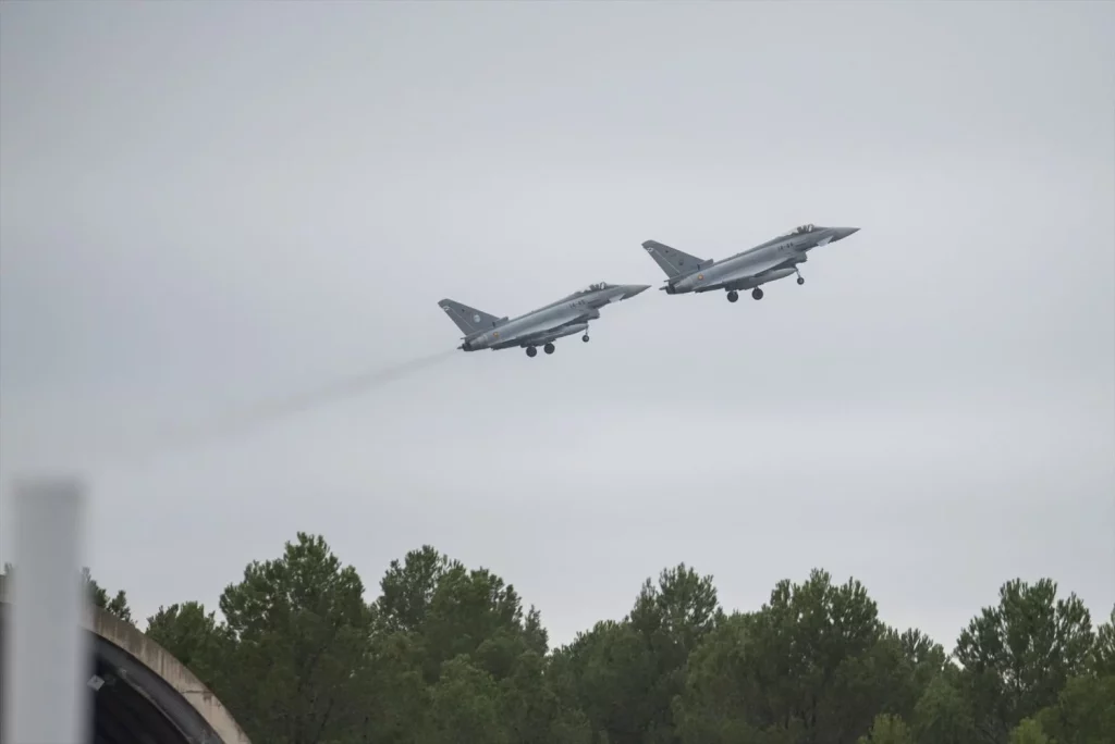 EuropaPress 6371918 despegue seis eurofighter ala 14 acto despedida seis eurofighter ala 14 Moncloa