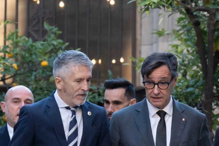 Marlaska e Illa causan estupor en la Policía al consumar el Plan 2000 de Puyol