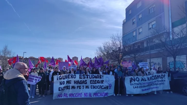 Alumnas musulmanas de Parla usaron el ‘hiyab’ para copiar en los exámenes