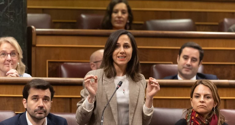 Podemos enfada al PSOE al trolear sus pactos con Junts y EH Bildu