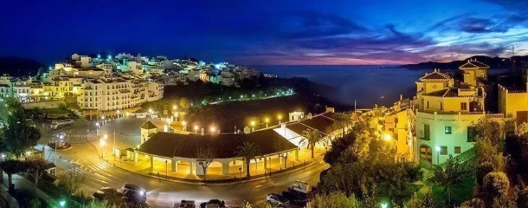 Málaga esconde este pueblo de ensueño que parece sacado de la Toscana ideal para visitar en primavera