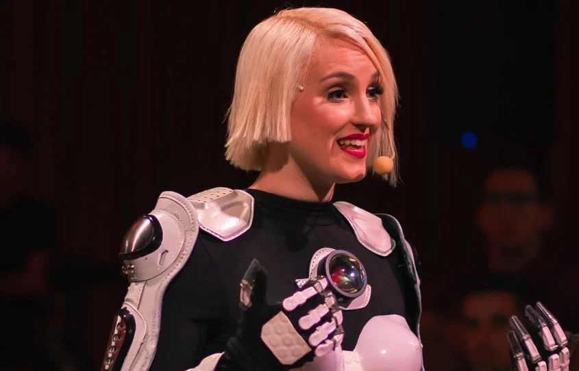 La chica Robot bullying