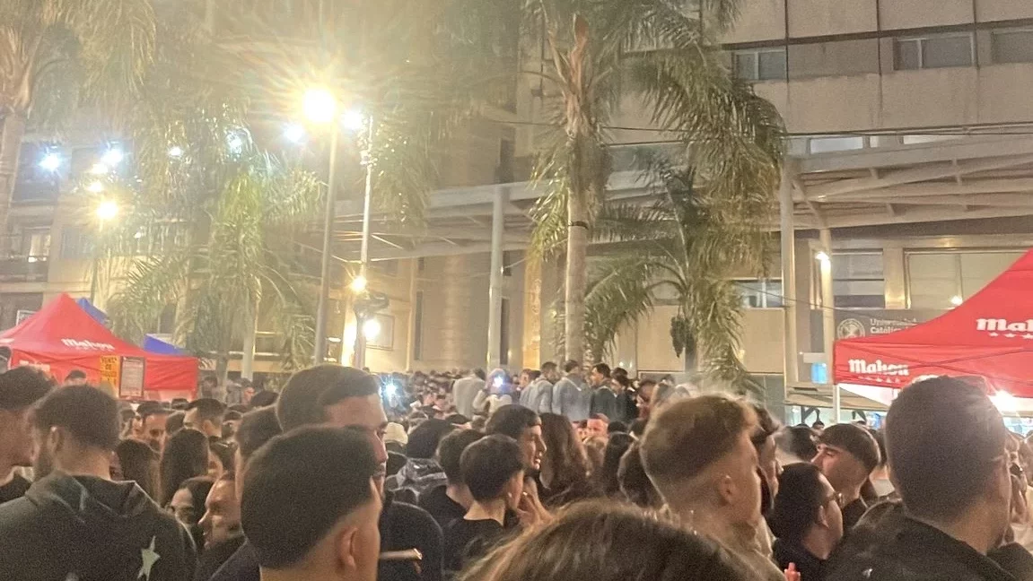 La mascletá de Valencia estalla en peleas: un aviso para la gestión de las Fallas 4 Moncloa Masificiacion en Fallas de Valencia edited Moncloa