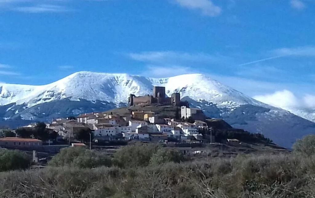 La única isla del mundo que cambia de país según el reloj: España y Francia en la pelea 26 Moncloa Trasmoz, el pueblo maldito de España