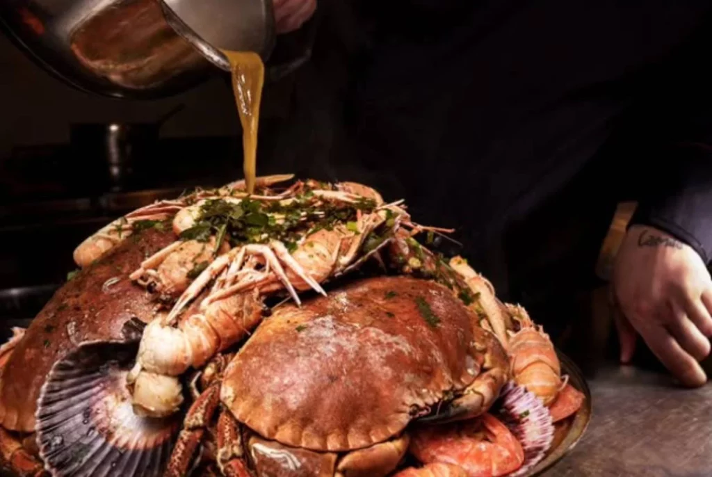 Madrid flipa con este restaurante donde todo está al revés, hasta te pagan por comer 4 Moncloa Cuál es el otro restaurante de Madrid en el que existen los retos increíbles
