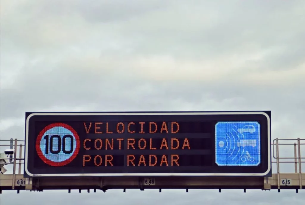 La DGT suelta un bombazo que pone patas arriba a todos los conductores 12 Moncloa Los diferentes dispositivos de la DGT