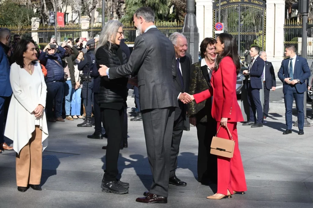 Annie Leibovitz revela el secreto detrás de la impresión de la reina Letizia 16 Moncloa WhatsApp Image 2025 03 11 at 4.37.14 PM Moncloa
