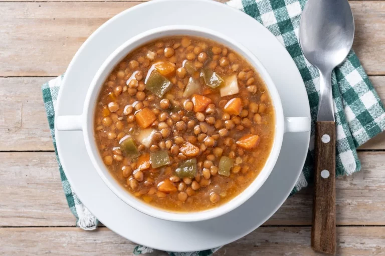 Saludable receta de lentejas con verduras de temporada