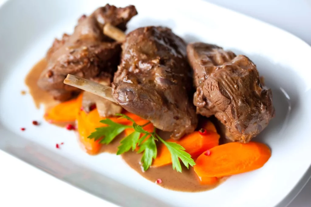 Descubre la receta de rabo de toro, un clásico de la cocina andaluza 22 Moncloa Rabo de toro