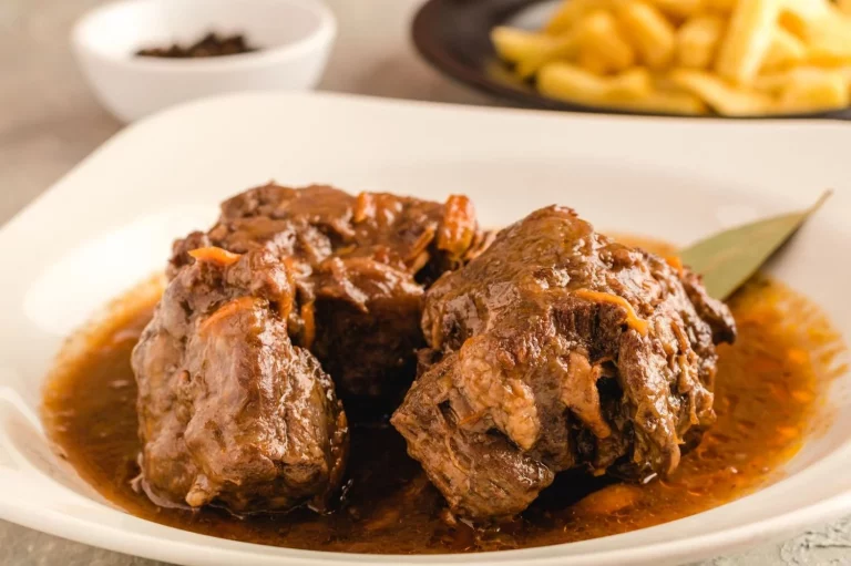 Descubre la receta de rabo de toro, un clásico de la cocina andaluza